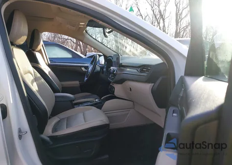 2020 Ford Escape Titanium z USA, uszkodzony, nr VIN 1FMCU9J99LUB09889